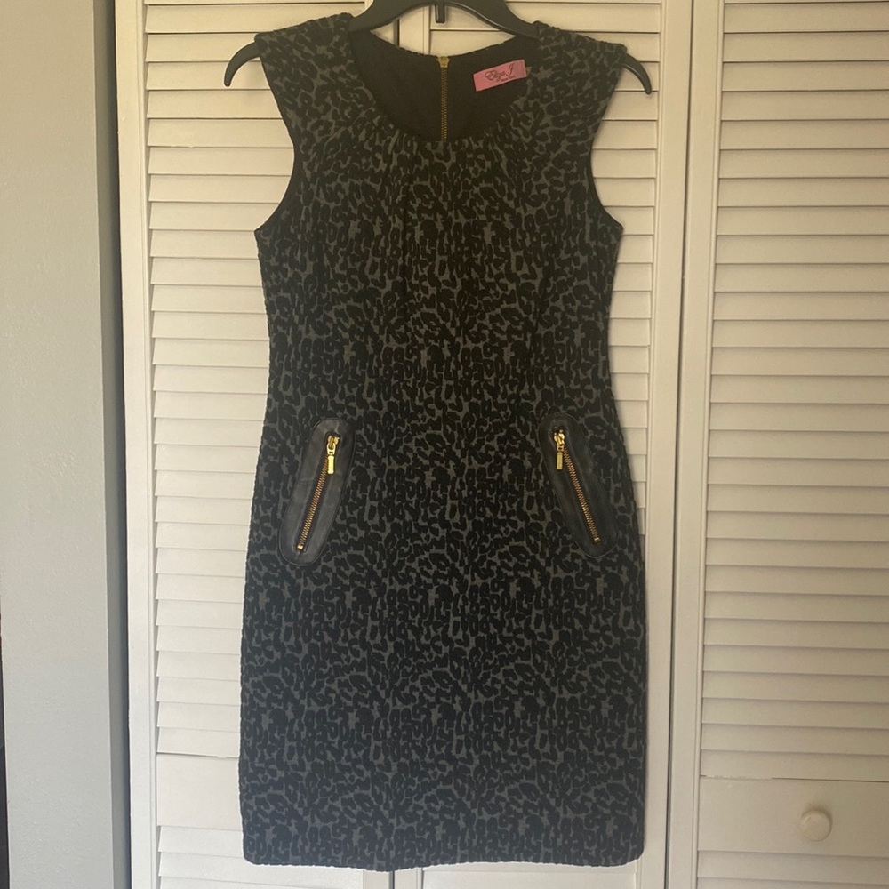 Eliza J Petite Black & Grey Leopard Print Sleeveless Dress - Size 4P